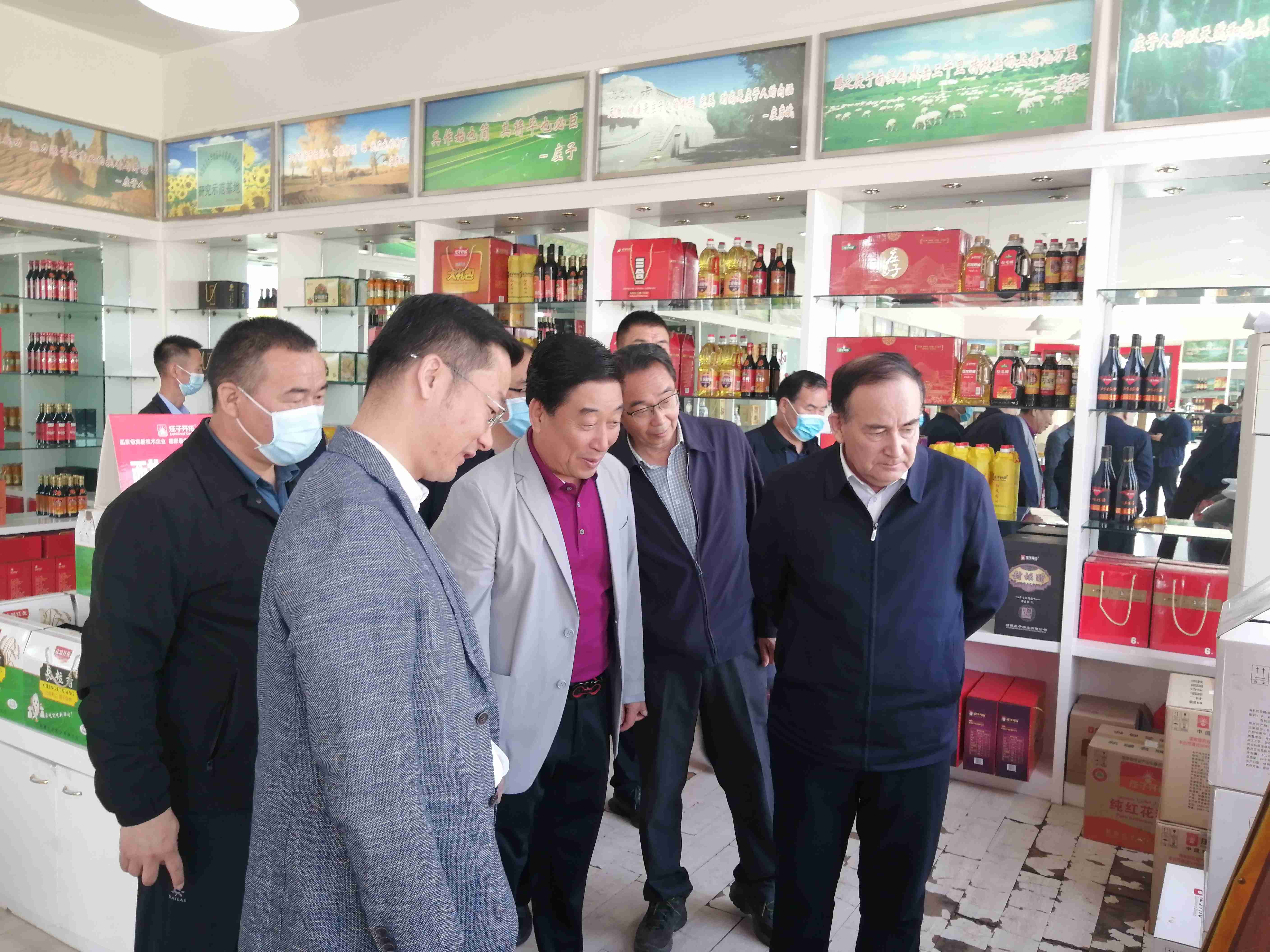 助力龙头企业引领农业产业化不断发展 农业厅厅长走进新疆庄子实业