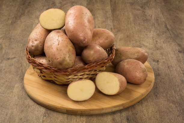 马铃薯生长对环境条件有怎样的要求？
