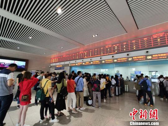 重庆始发多趟高铁受长宁地震影响晚点或停运 
