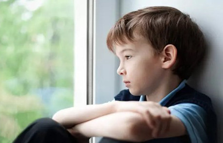 患有孤独症儿童的生理特征是什么?