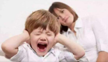 父母如何面对孩子的哭闹?
