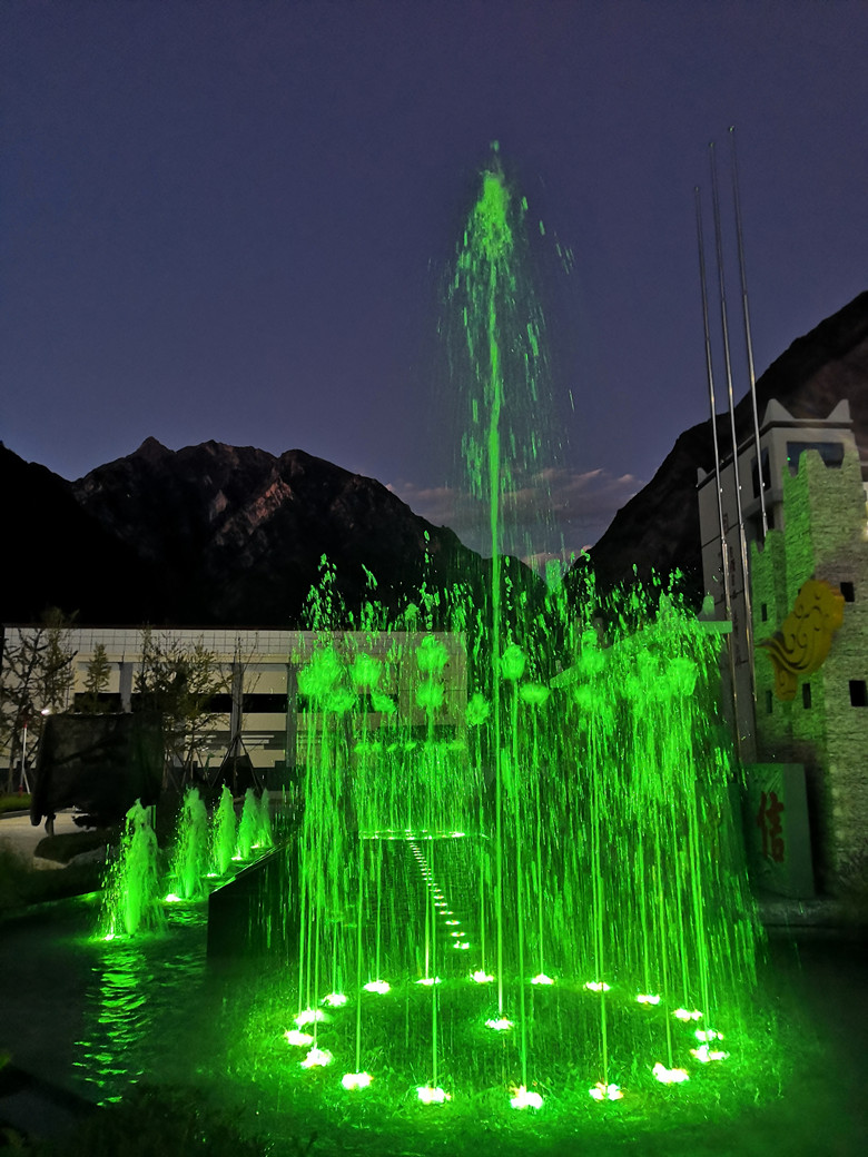 甘孜州丹巴高中音乐喷泉