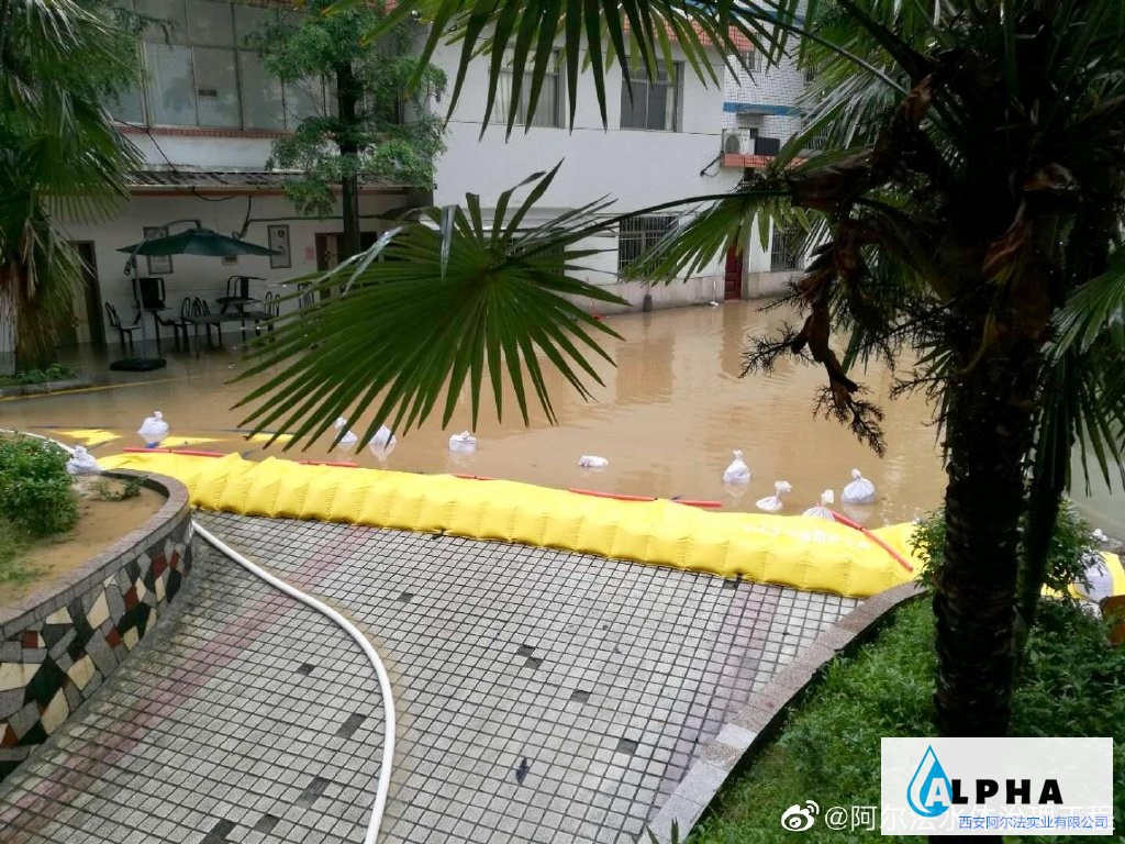 阿尔法生态防洪防汛子堤，无需 配件接头、快速布设，应急迅速