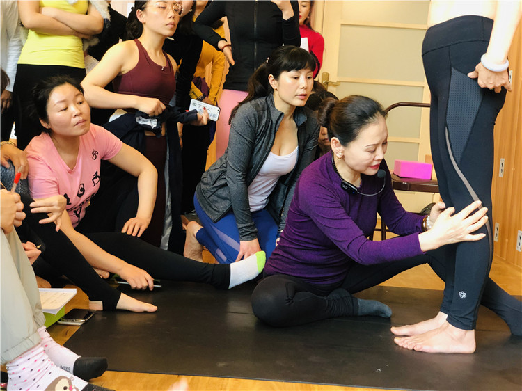 西安瑜伽教练班培训