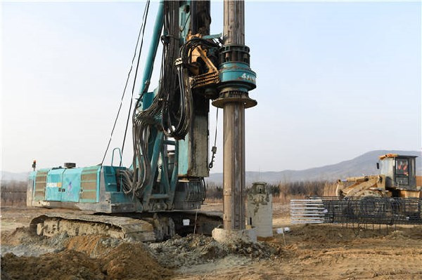 河南桩基工程工具旋挖钻机是如何施工的？