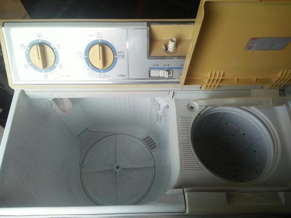关于洗衣机地漏反味的原因和处理洗衣机地漏反味的解决办法