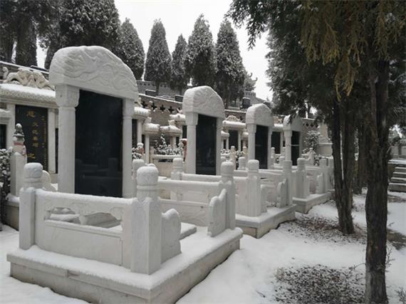 大型传统墓碑