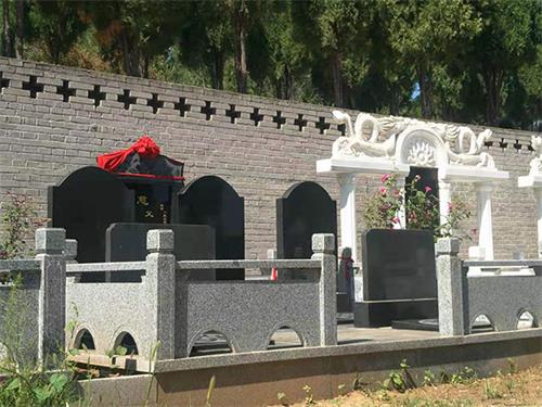 墓碑设计：传统型家族墓