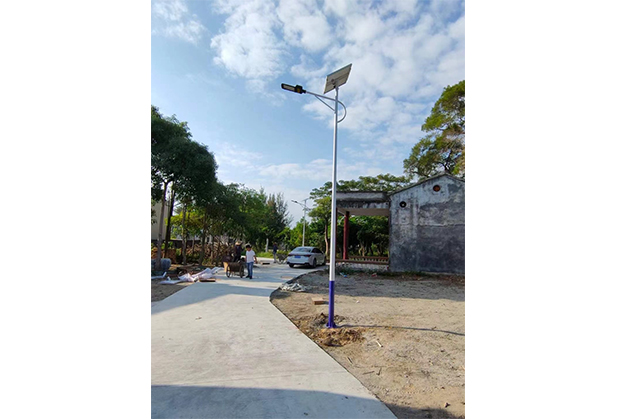 川灯太阳能路灯