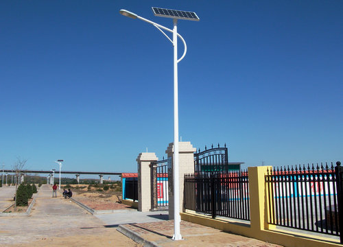 市电路灯和太阳能路灯比较之下哪一种比较适合农村照明呢？