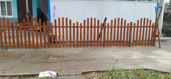 留坝县紫柏幼儿园，塑木墙板，护栏工程