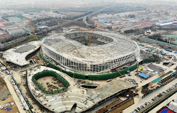 亞洲杯青島青春足球場鋼結構搭建完成
