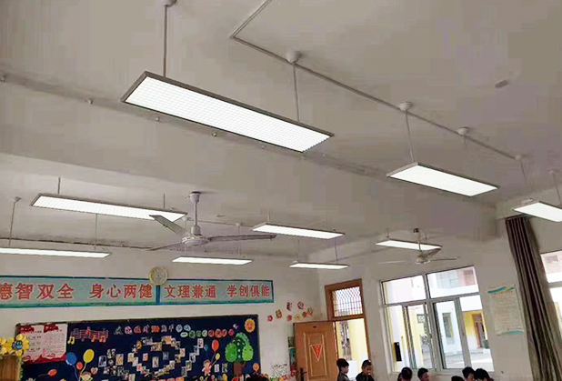 四川學校教室黑板燈