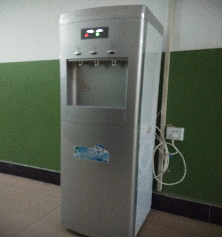 灞桥区教育局直饮机进行安装