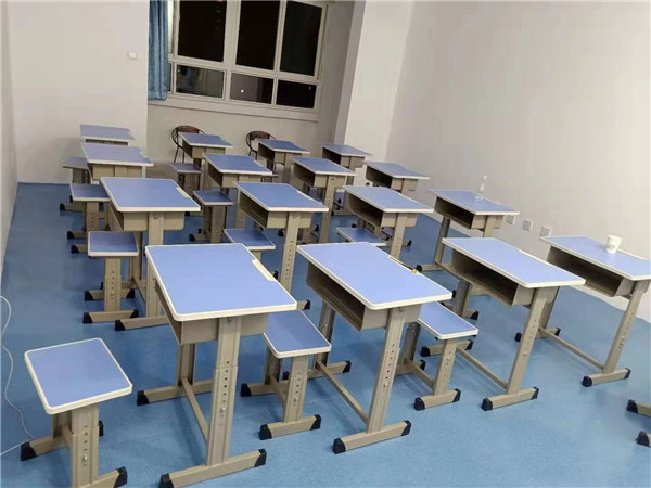 陕西课桌椅厂家工作人员去学习一下课桌椅的制作工艺介绍