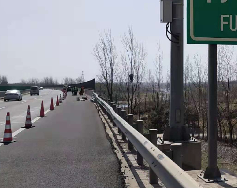 高速公路护栏翻新