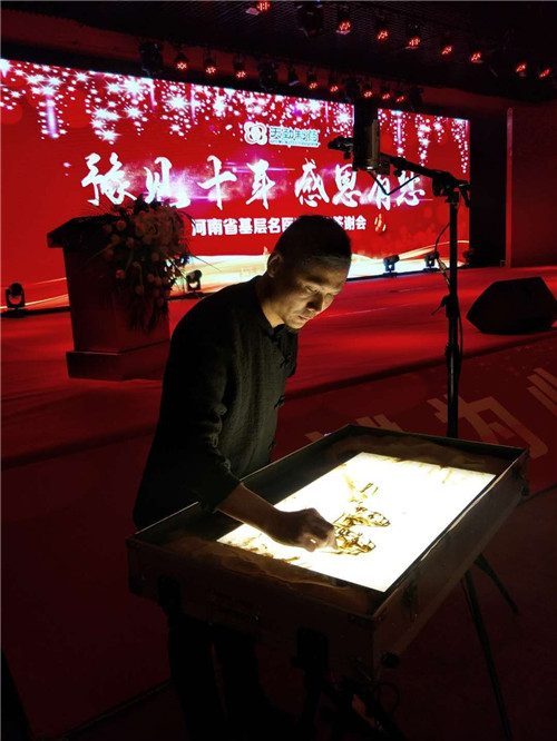 天劲药业河南沙画表演答谢会