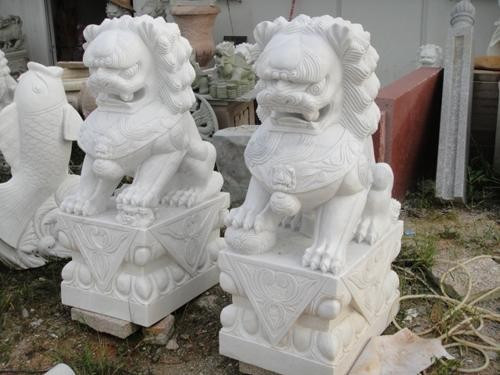 四川漢白玉雕塑-石獅子怎么清理？
