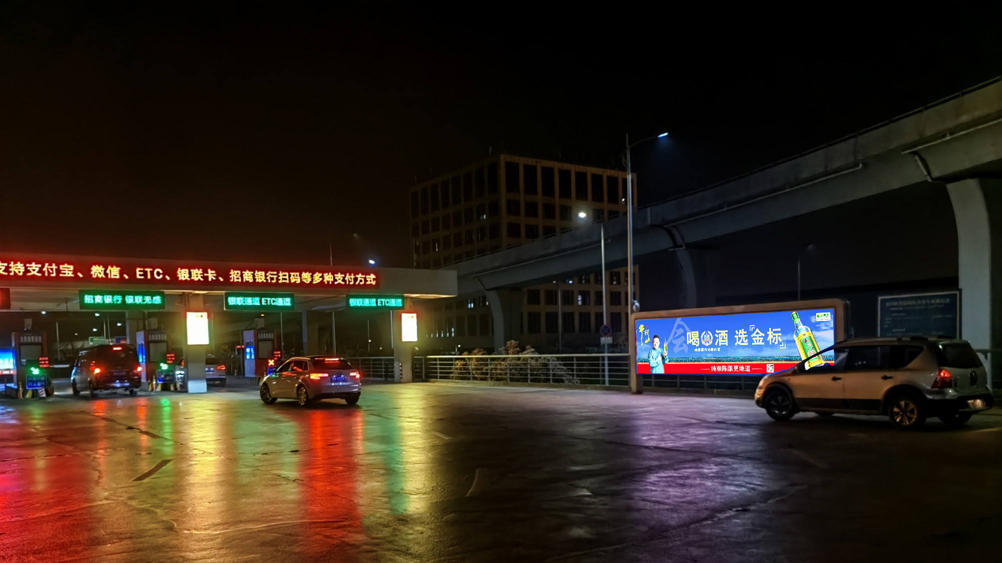 新郑机场T2航站楼停车场入口内实景1