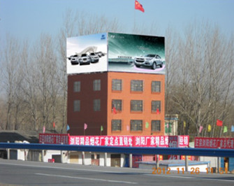 我们来看下郑州市区广告是如何**的融入城市的