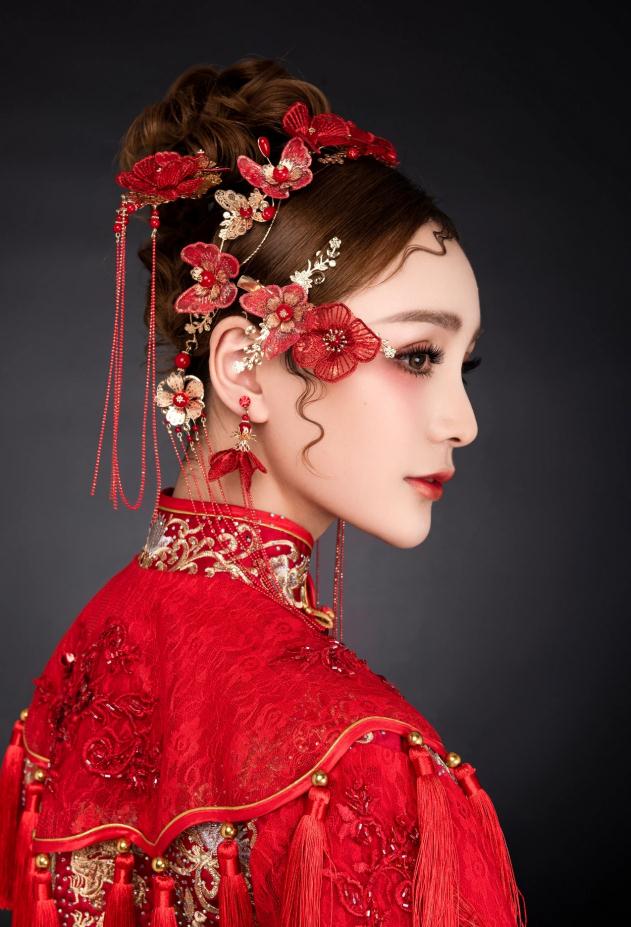 精心设计的中式新娘妆容妆发