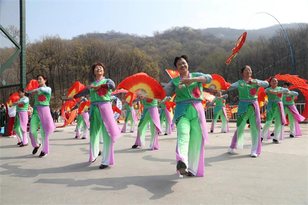 喜庆“三·八”妇女节 声声红歌赞党恩