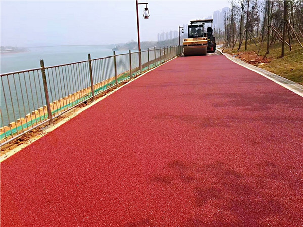 咸阳河堤路彩色沥青路面案例