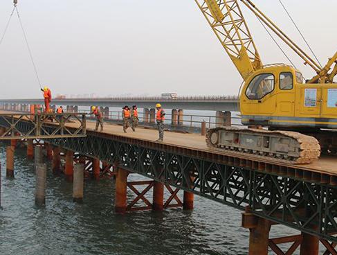 四川钢便桥在打桩和安装施工时，都应该注意哪些事项