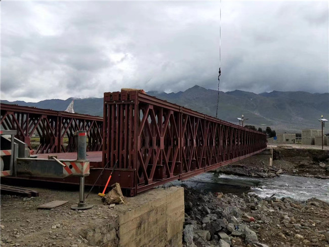 直跨42米的科建钢便桥：为稻城县龙古村提供便利