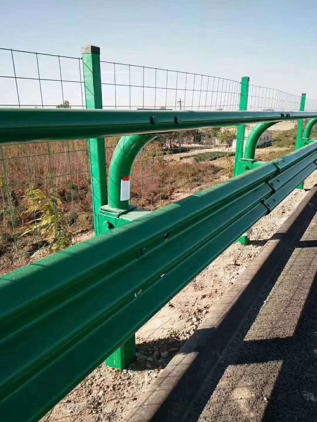 四川波形梁防撞护栏的构造和功能