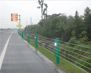 西成高铁开通进入**,四川道路护栏厂家提醒
