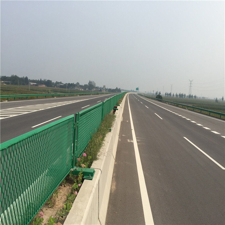 陕西高速公路浸塑钢板网护栏