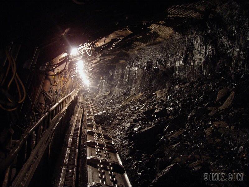 煤矿井下辅助运输系统是矿井生产建设的重要服务保障系统
