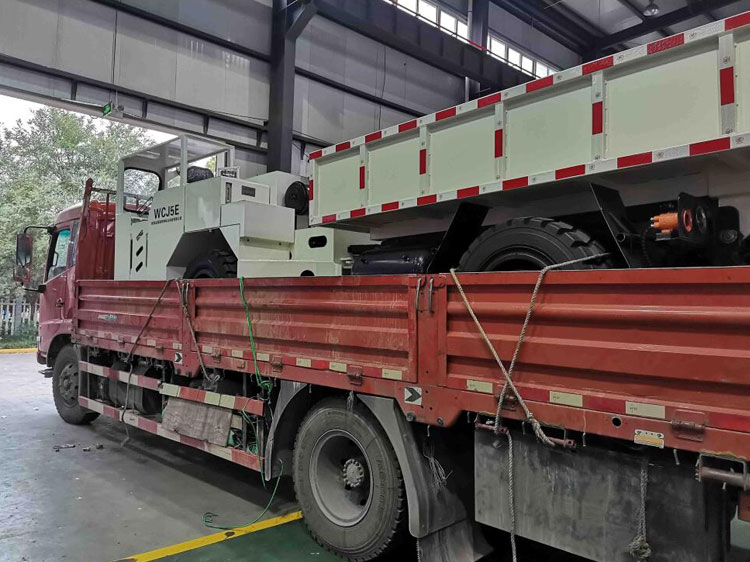 陕西金泰昊特种动力设备研发生产的WCJ5E防爆柴油机无轨胶轮车出征陕西榆林大柳塔