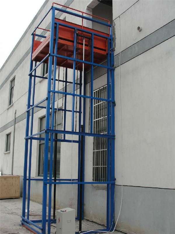 渭南工廠導軌升降機安裝現場