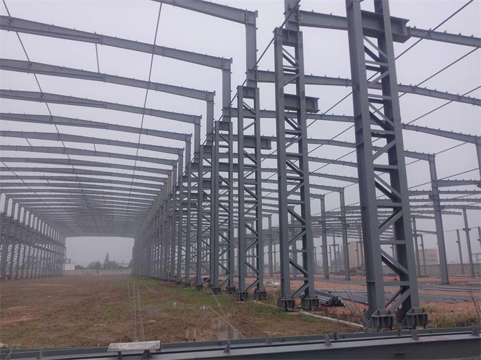 梅雨季节，四川钢结构构件在雨季要怎样施工呢？