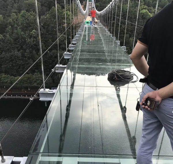 山东玻璃吊桥施工