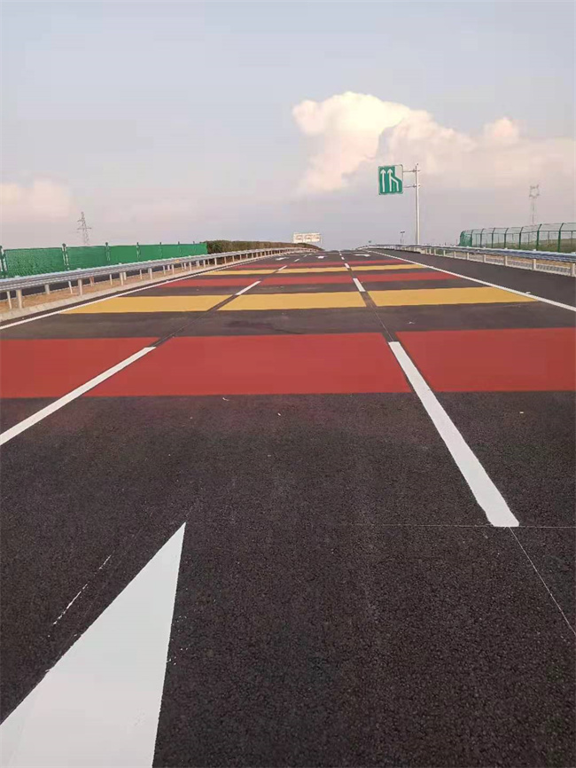 陕西彩色防滑路面应用于高速公路的优势