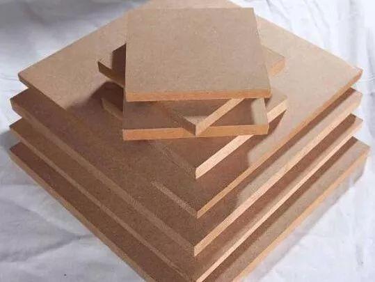 实木颗粒板和四川木工板的优点各是什么？