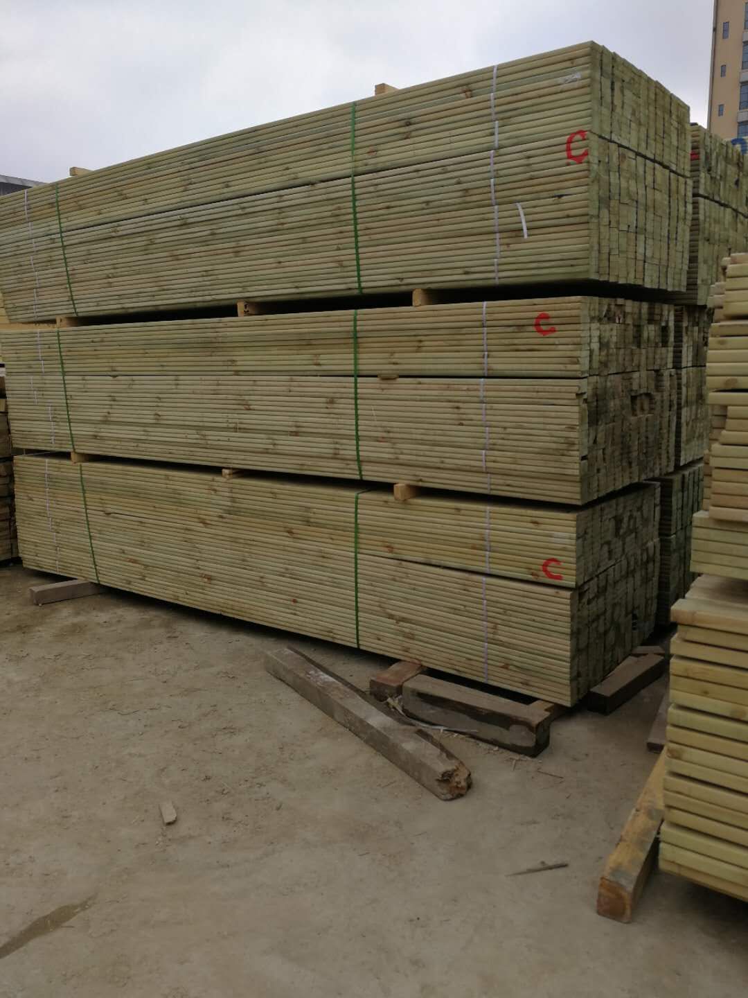 四川建筑木方厂家告诉你什么样的木工板才是好的