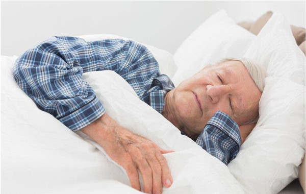 遵义老年公寓：老年人用什么枕头比较好？