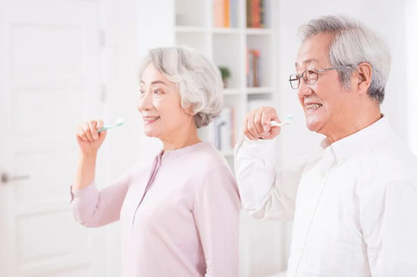 遵义养老院教老年人如何保健牙齿？