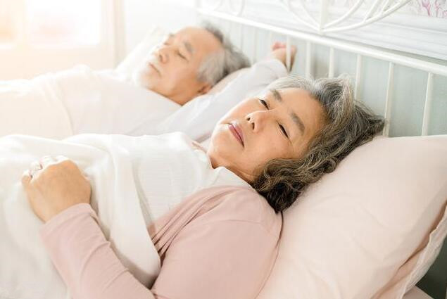 如何提高老年人的睡眠质量？