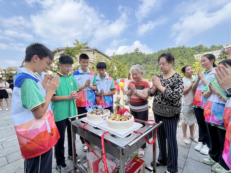 爱心慰问老人活动