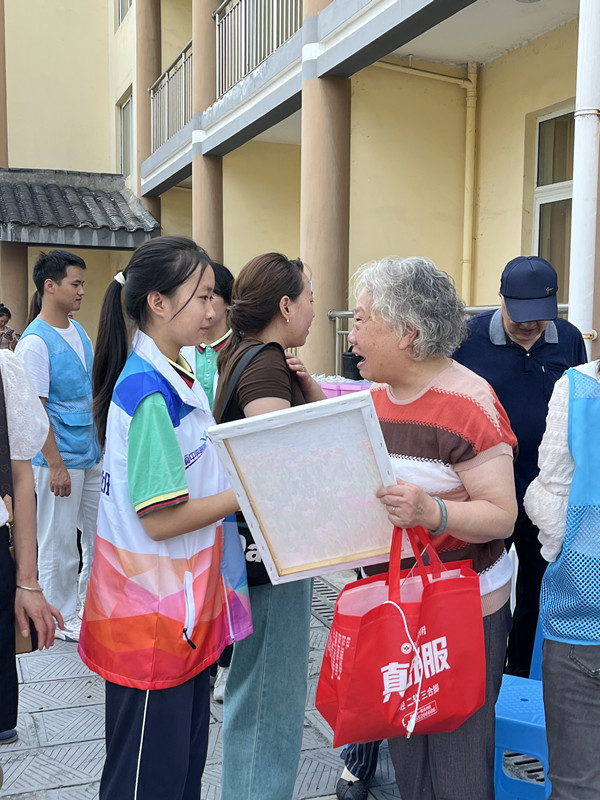 爱心慰问老人活动