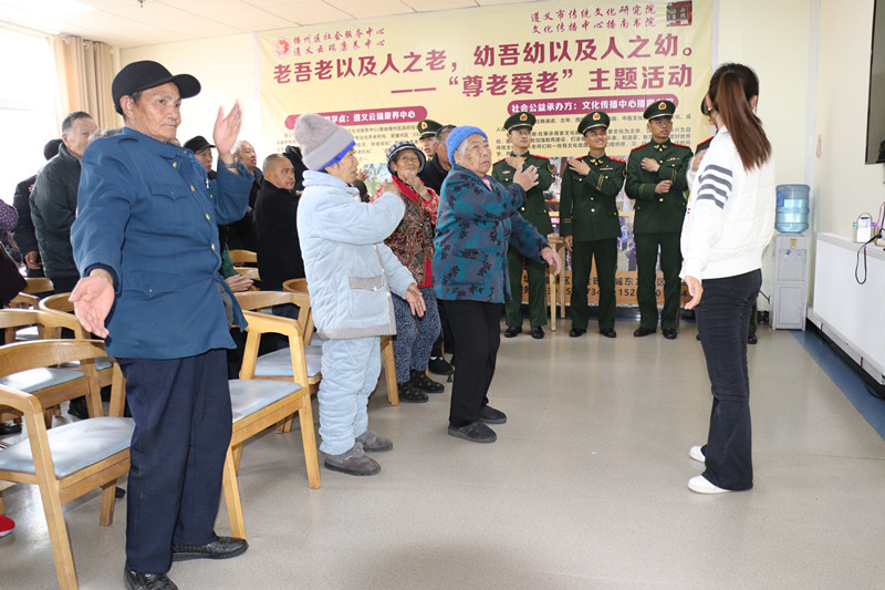 雷锋精神暖夕阳，军民共建显真情