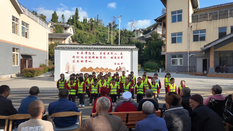 播州区实验幼儿园慰问老人