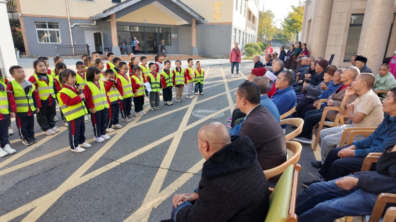 播州区实验幼儿园慰问老人