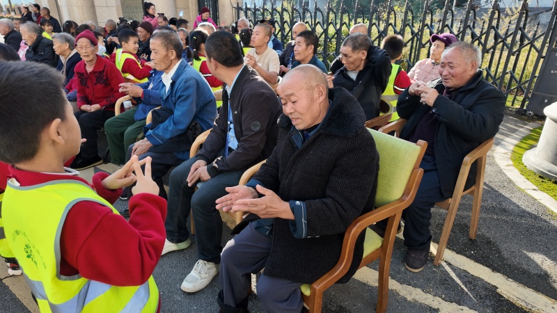 播州区实验幼儿园慰问老人