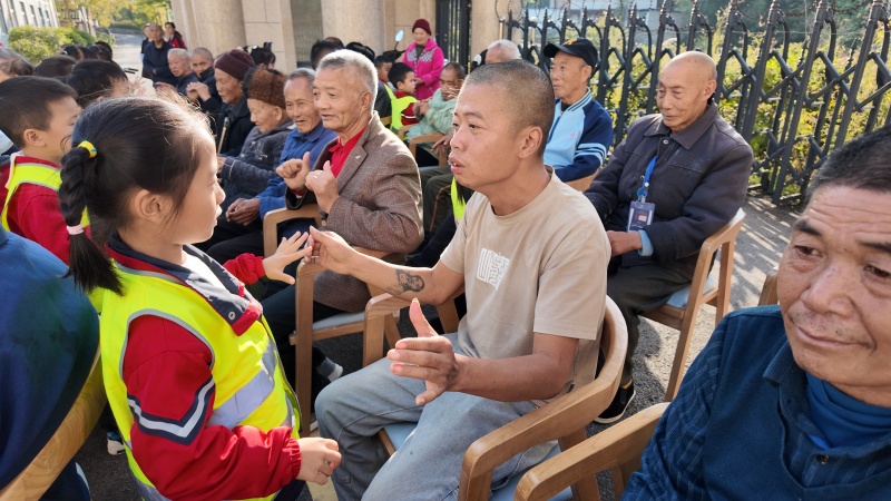 播州区实验幼儿园慰问老人